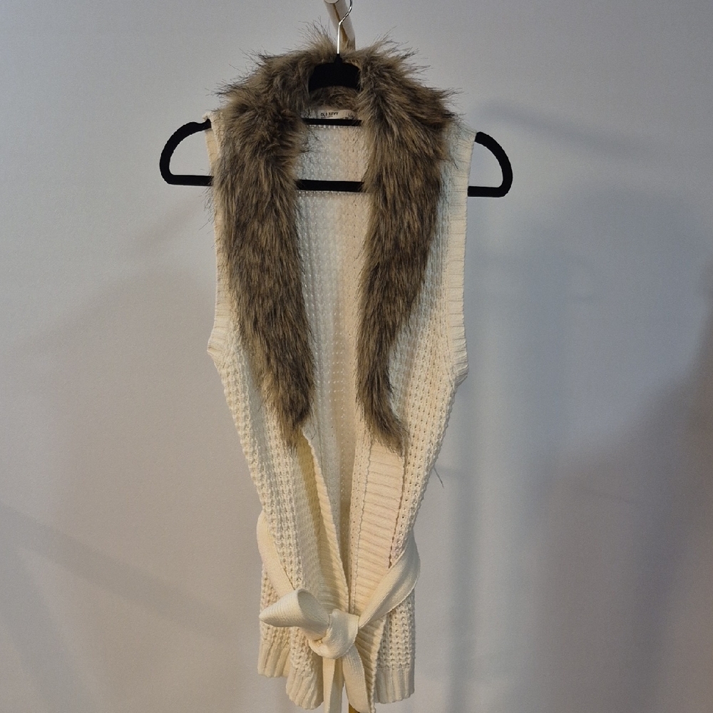 Women's Cream Sweater Vest with Faux Fur Collar